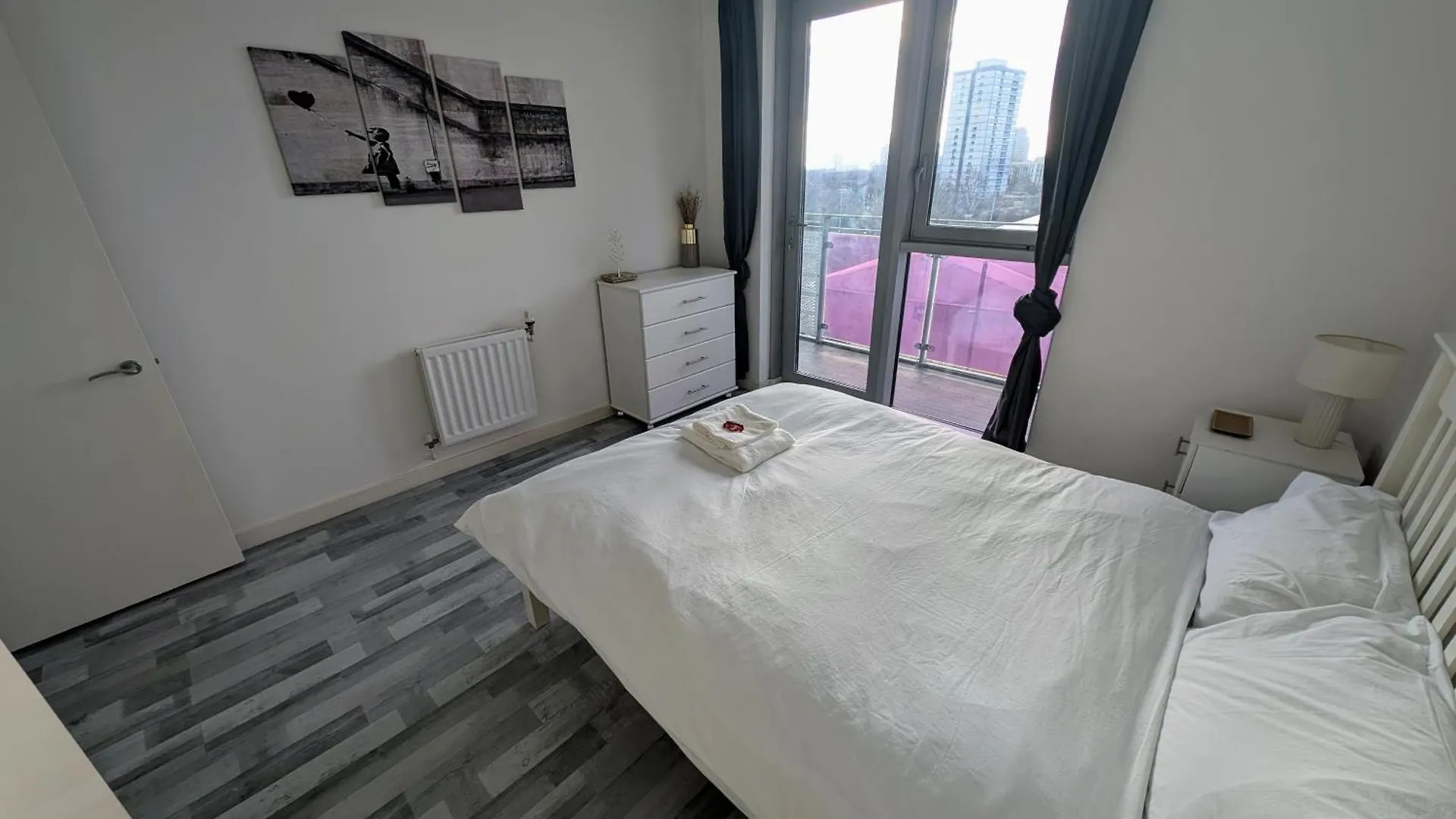 Giogio - Comfortable Stratford Flat With Stunning Views London 0*,  Egyesült Királyság