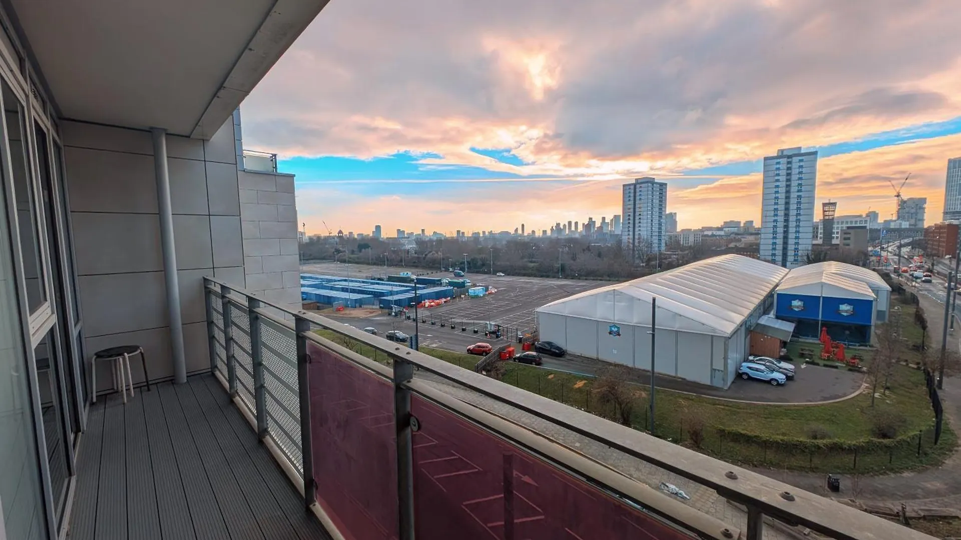 Apartman Giogio - Comfortable Stratford Flat With Stunning Views London
