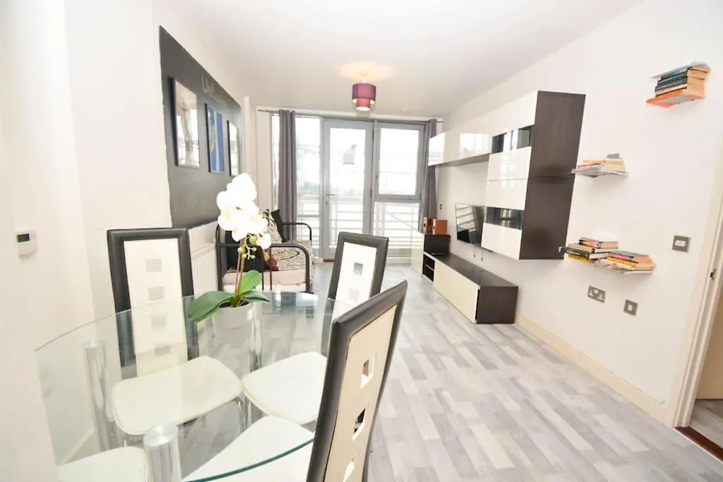 Apartment Giogio - Comfortable Stratford Flat With Stunning Views London
